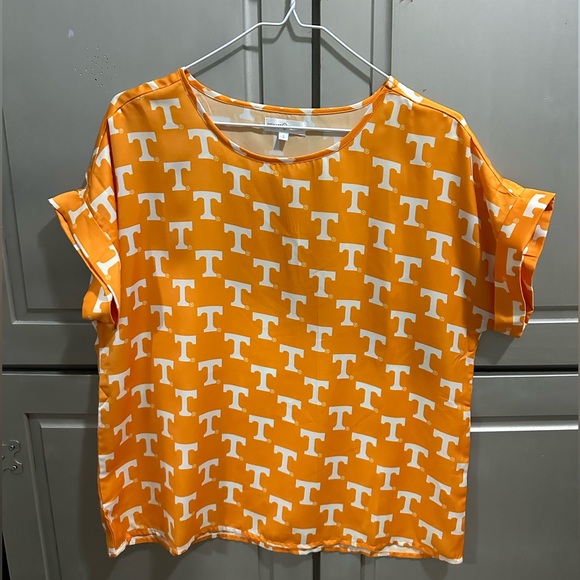 Beautiful University of Tennessee Women’s top/blouse - Picture 1 of 3